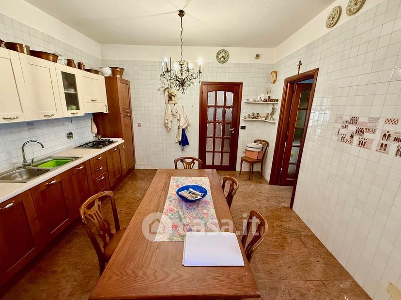 Villa in Via Giuseppe Parini 5 — foto 12 di 86