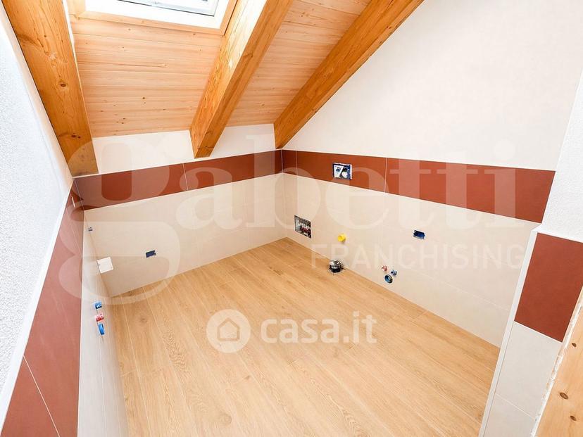Villa in Via Cristoforo Colombo 59 — foto 13 di 39