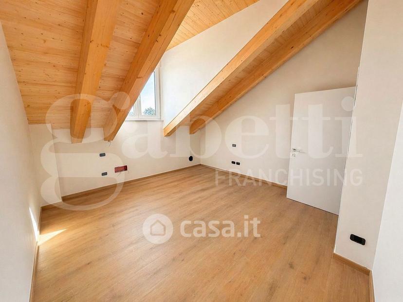 Villa in Via Cristoforo Colombo 59 — foto 3 di 39