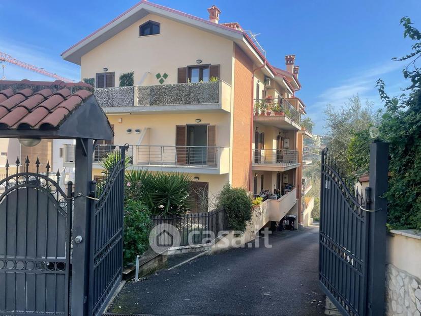 Trilocale in Via Ischia 42 — foto 20 di 25