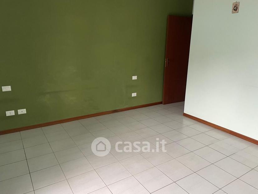 Trilocale in Via Ischia 42 — foto 12 di 25