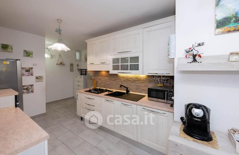 Trilocale in Via Emilio Alessandrini 2 — foto 2 di 29