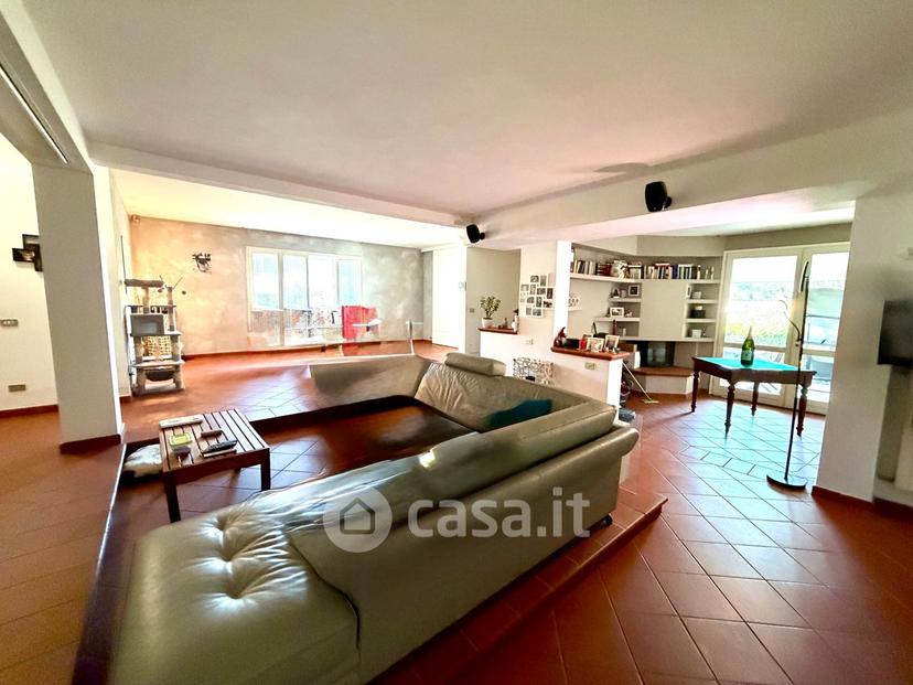 Villa in Via dei Pini 29 — foto 3 di 35