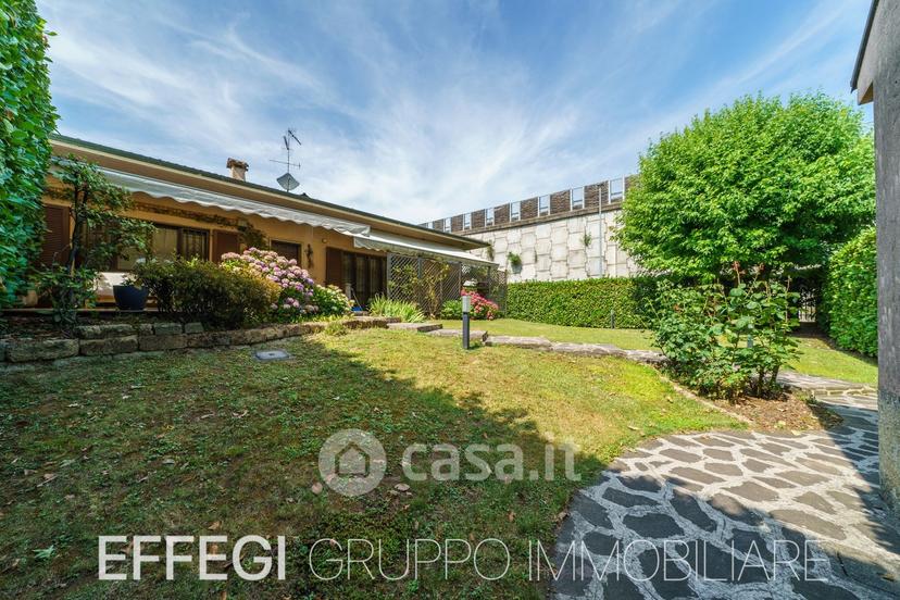 Villa in Via Galileo Galilei 2 — foto 14 di 39