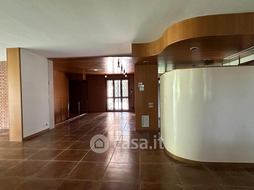 Villa in Via Martiri di Pizzocalvo — foto 2 di 28