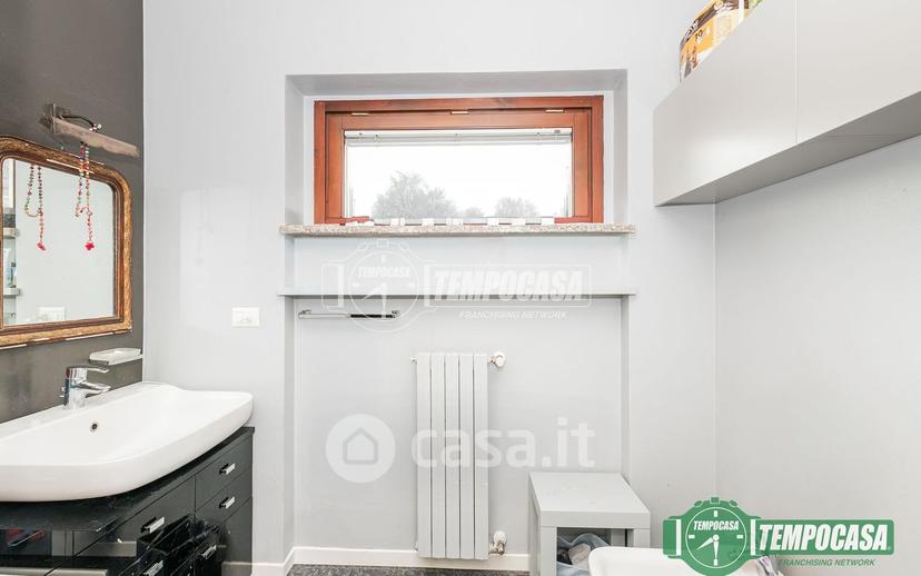 Trilocale in Via Europa — foto 18 di 25