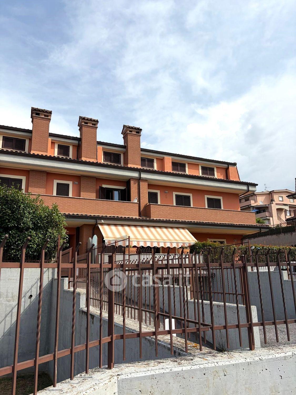 Trilocale in Via Colle Cagioli