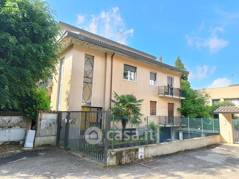 Quadrilocale in Via Cesare Battisti 18 — foto 22 di 37