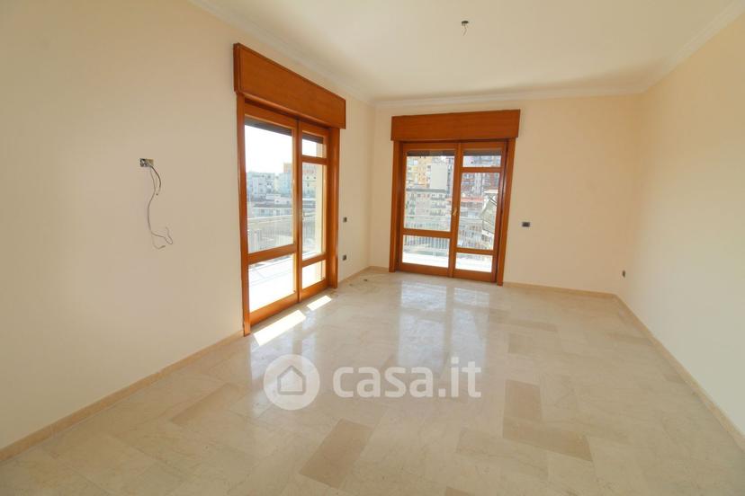 Trilocale in Via Ponti Rossi 188 — foto 9 di 19
