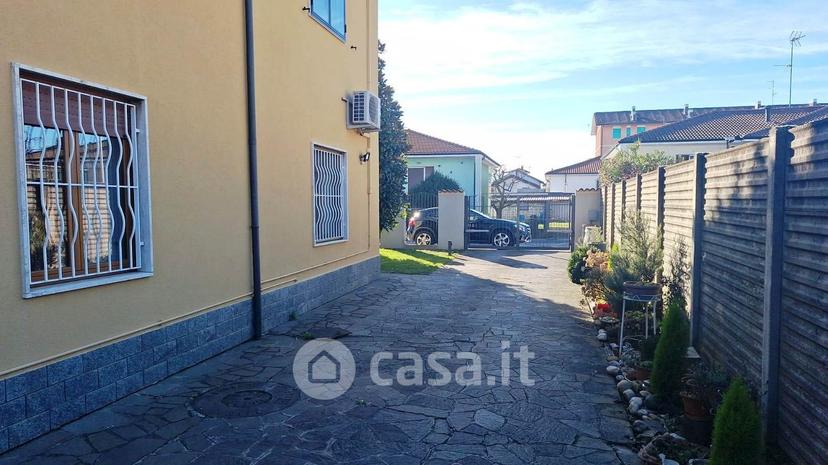 Villa in Via dei Certosini 8 — foto 15 di 28
