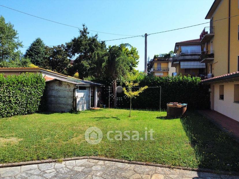 Villa in Via Arno 10 — foto 37 di 64