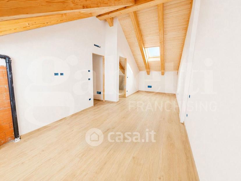 Villa in Via Cristoforo Colombo 59 — foto 11 di 39