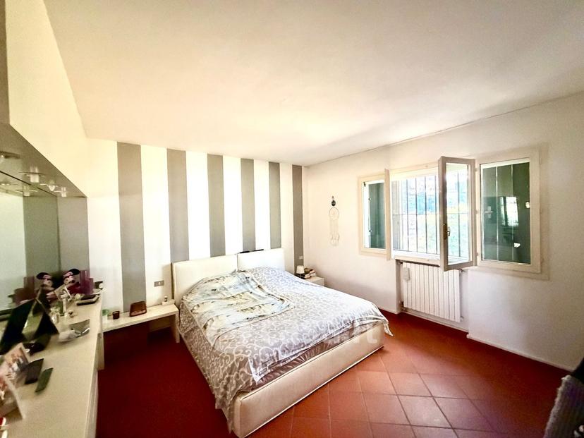 Villa in Via dei Pini 29 — foto 6 di 35