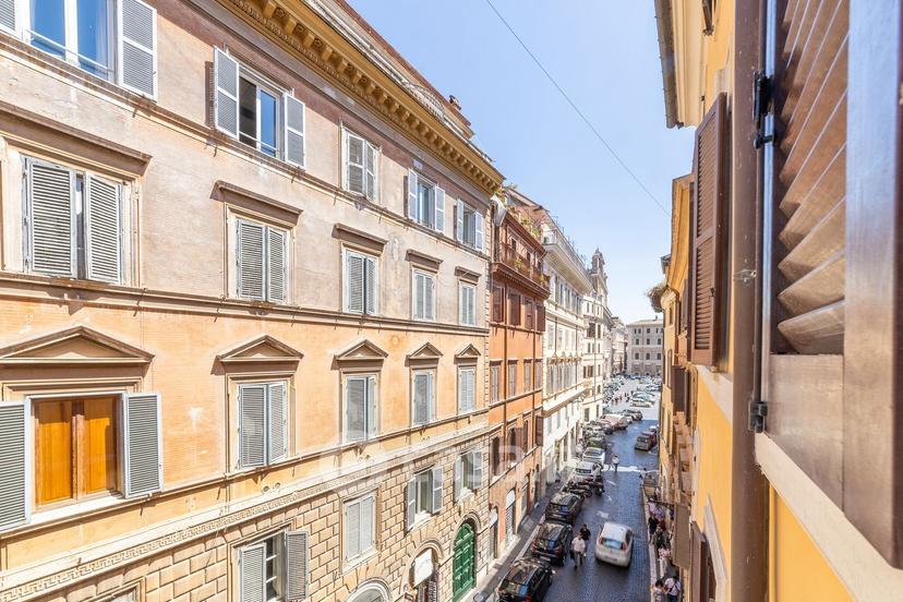 Appartamento in Via di Santo Stefano del Cacco