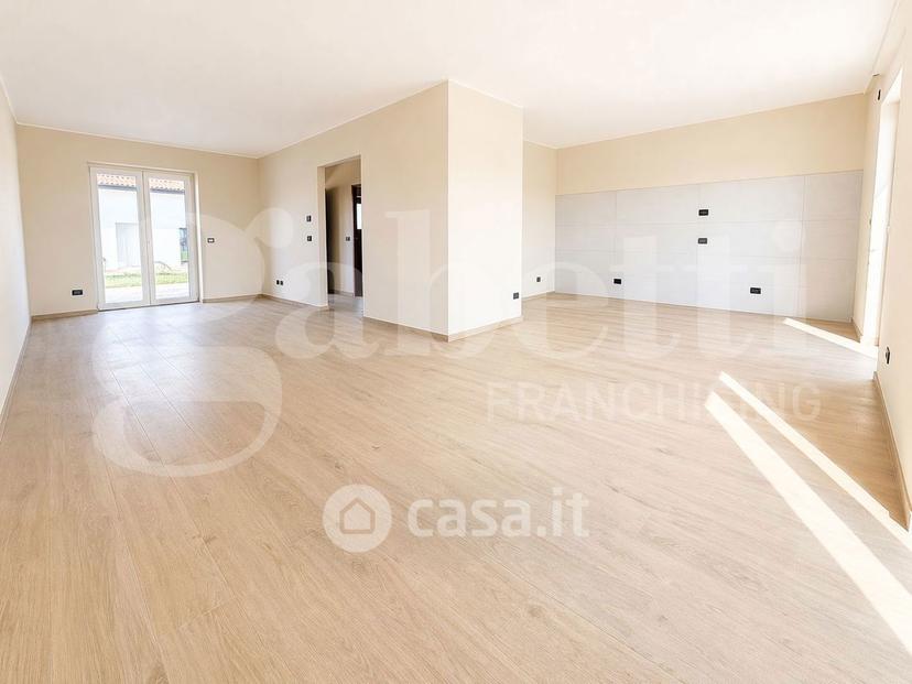 Villa in Via Cristoforo Colombo 59 — foto 27 di 39