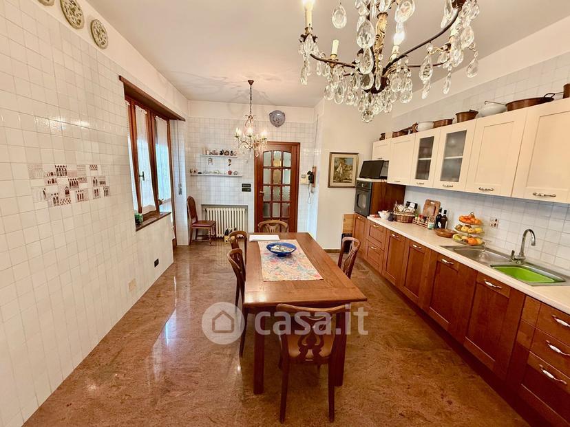 Villa in Via Giuseppe Parini 5 — foto 24 di 86