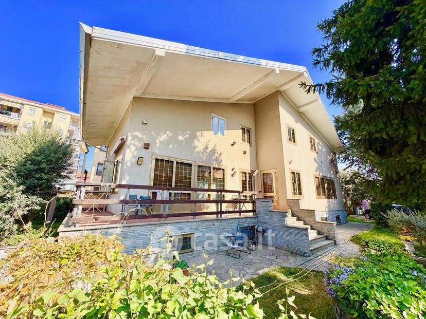 Villa in Via Giuseppe Parini 5 — foto 16 di 86