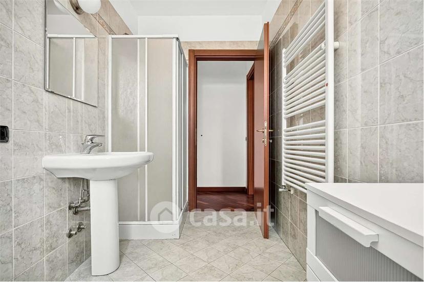Trilocale in Via Palmanova 12 — foto 12 di 29