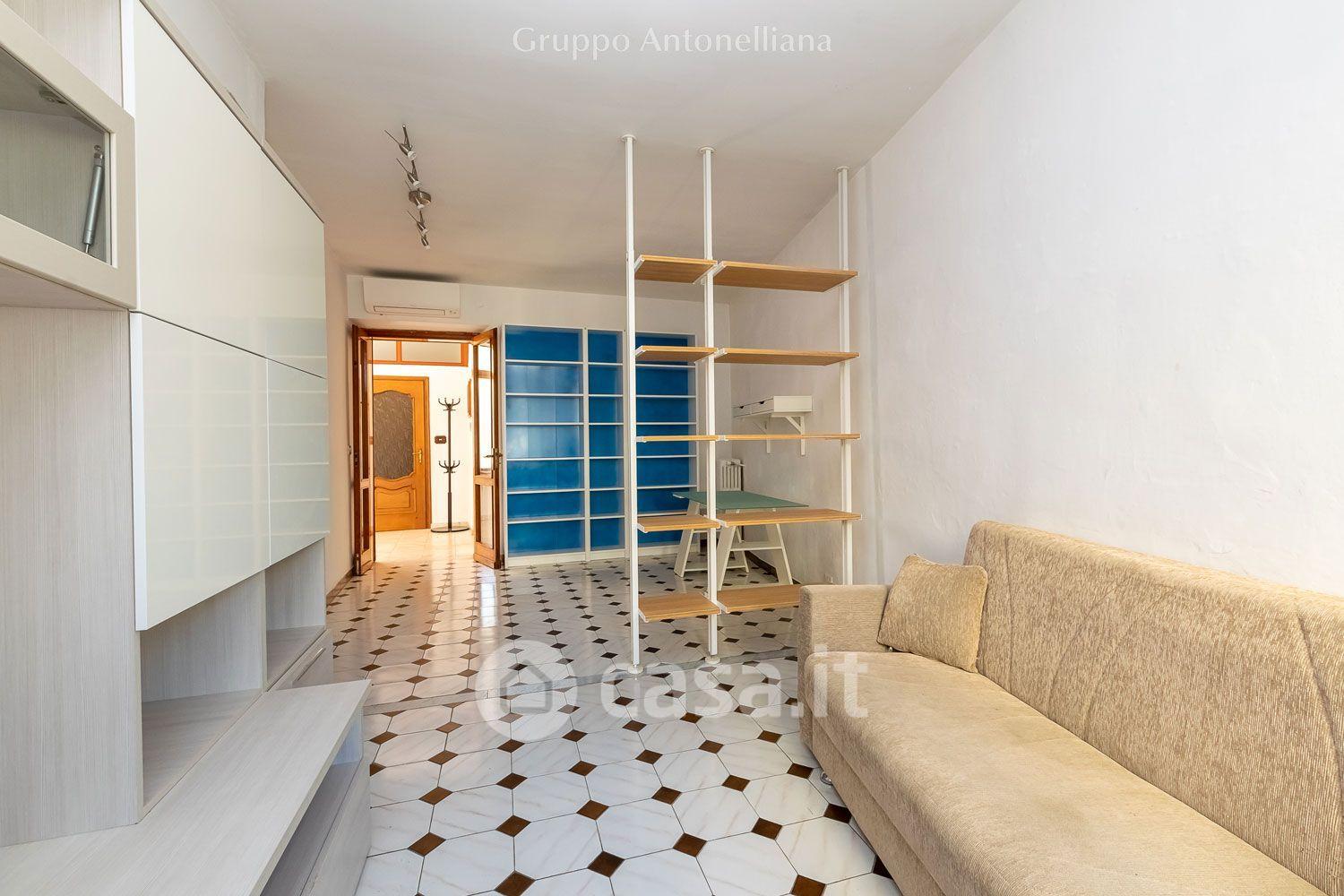 Quadrilocale in Via Real Collegio 18