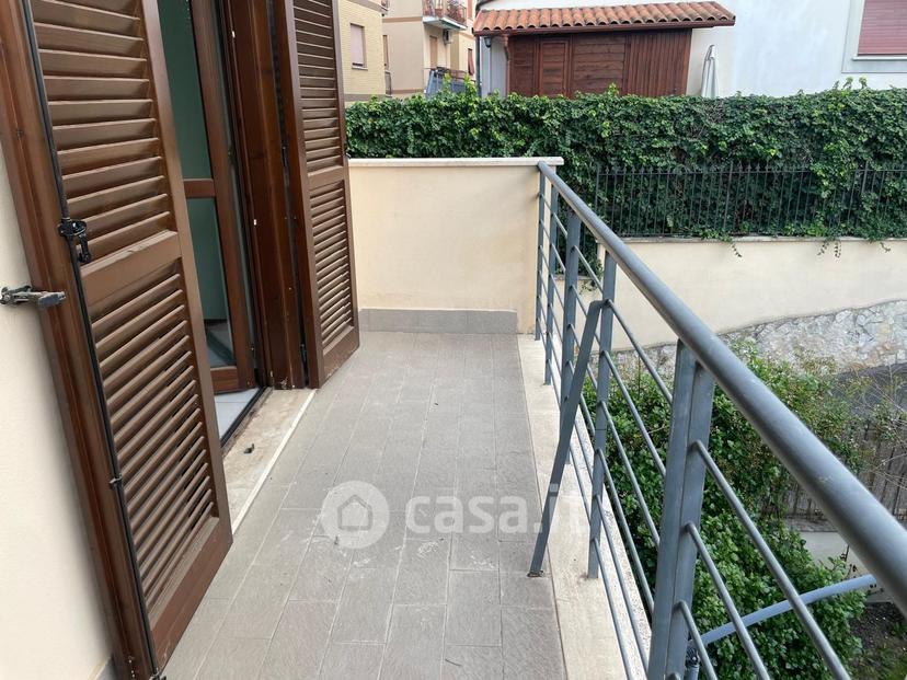 Trilocale in Via Ischia 42 — foto 13 di 25