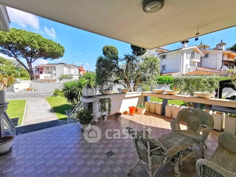 Villa in Via Eschilo — foto 31 di 37
