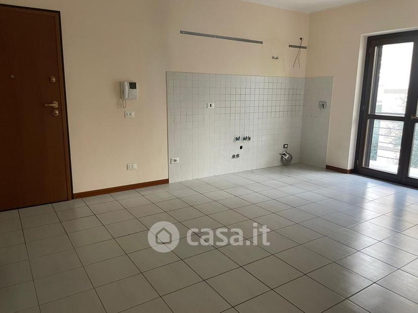 Trilocale in Via Ischia 42 — foto 9 di 25