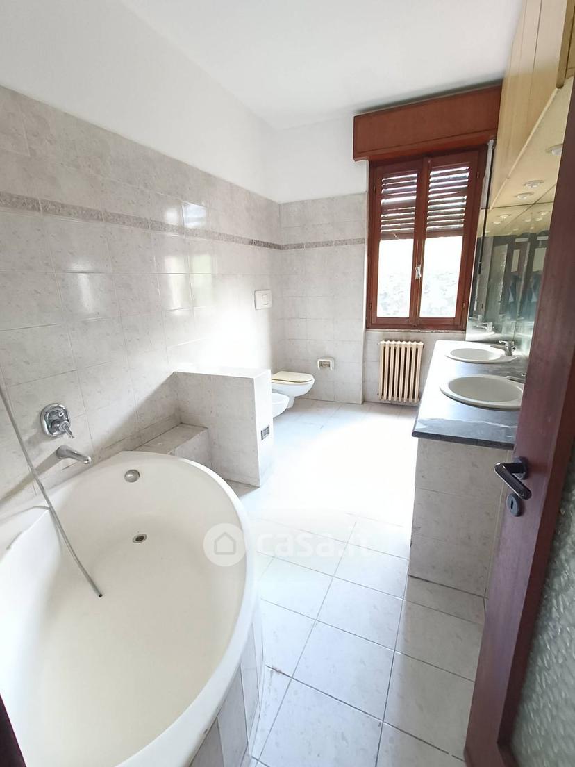 Quadrilocale in Via Cesare Battisti 18 — foto 3 di 37