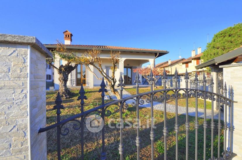 Villa in Via Sandro Pertini 5 — foto 20 di 32