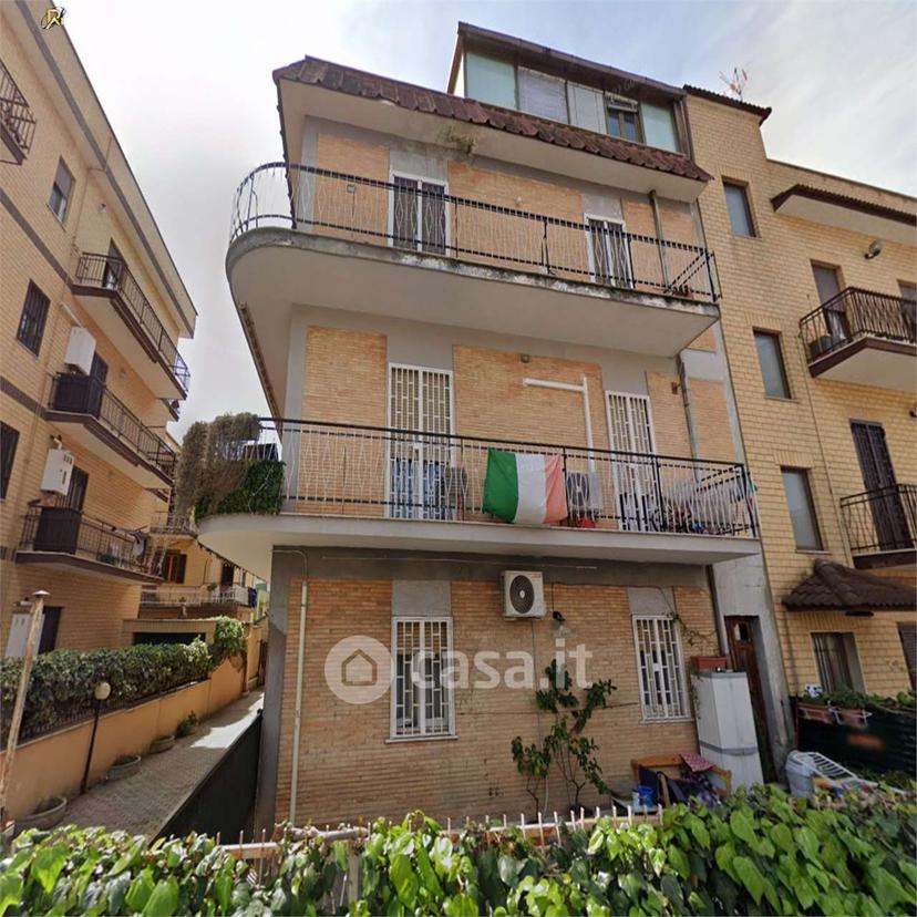 Trilocale in Via dei Centauri 9