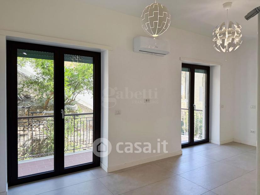 Appartamento in Vico Santa Maria a Cappella Vecchia 8 B