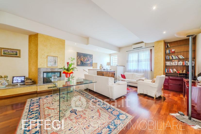 Villa in Via Galileo Galilei 2 — foto 2 di 39