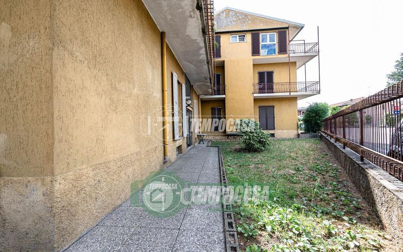 Trilocale in Via Ottaviano C. Augusto 7 — foto 19 di 25