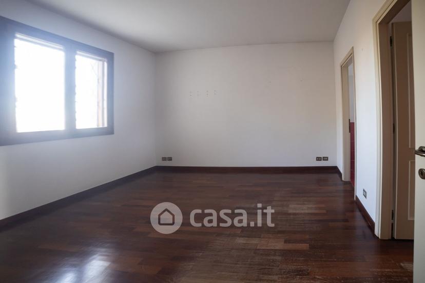 Villa in Via Martiri di Pizzocalvo — foto 19 di 28