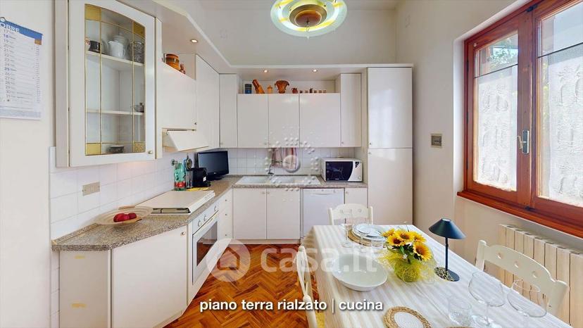 Villa in Via Arno 10 — foto 52 di 64