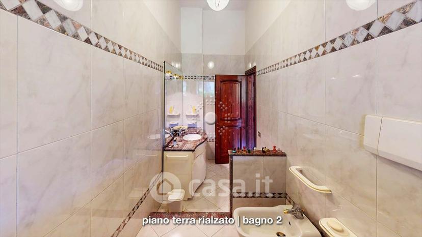 Villa in Via Arno 10 — foto 17 di 64