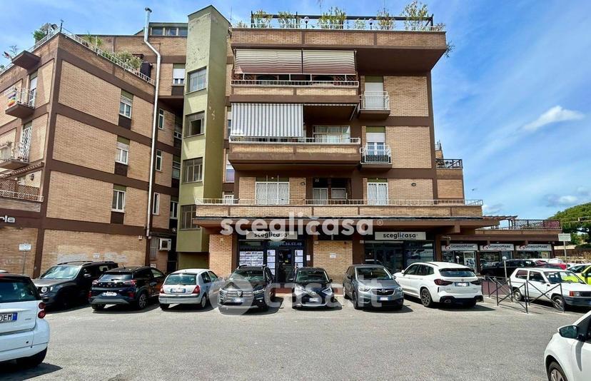 Quadrilocale in Via della Casetta Mattei 167 — foto 5 di 37