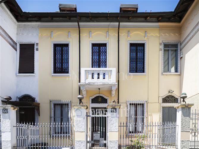 Villa in Via Gaetano Previati — foto 16 di 56