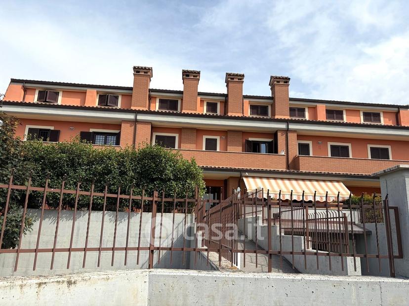 Trilocale in Via Colle Cagioli — foto 13 di 24