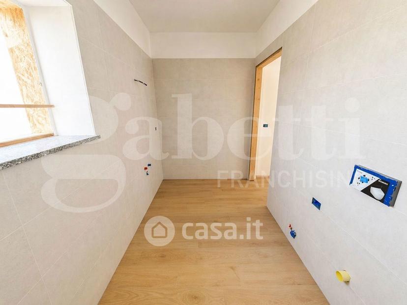 Villa in Via Cristoforo Colombo 59 — foto 17 di 39
