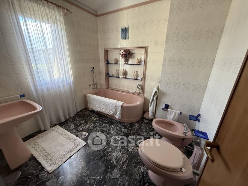 Villa in Via A. Mantegna — foto 25 di 47