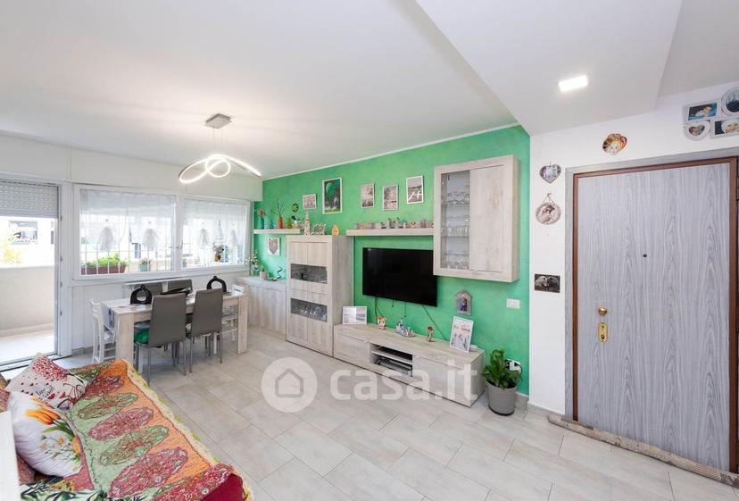 Trilocale in Via Emilio Alessandrini 2 — foto 10 di 29