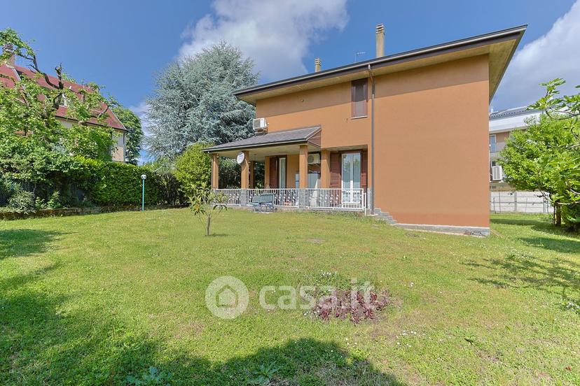 Quadrilocale in Viale Giuseppe di Vittorio 3 — foto 3 di 40