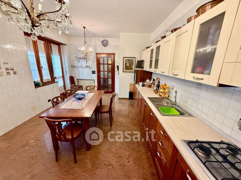 Villa in Via Giuseppe Parini 5 — foto 15 di 86