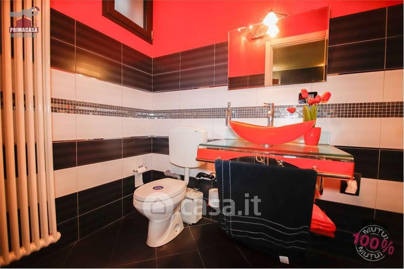 Villa in Via Bergamo 35 — foto 10 di 27