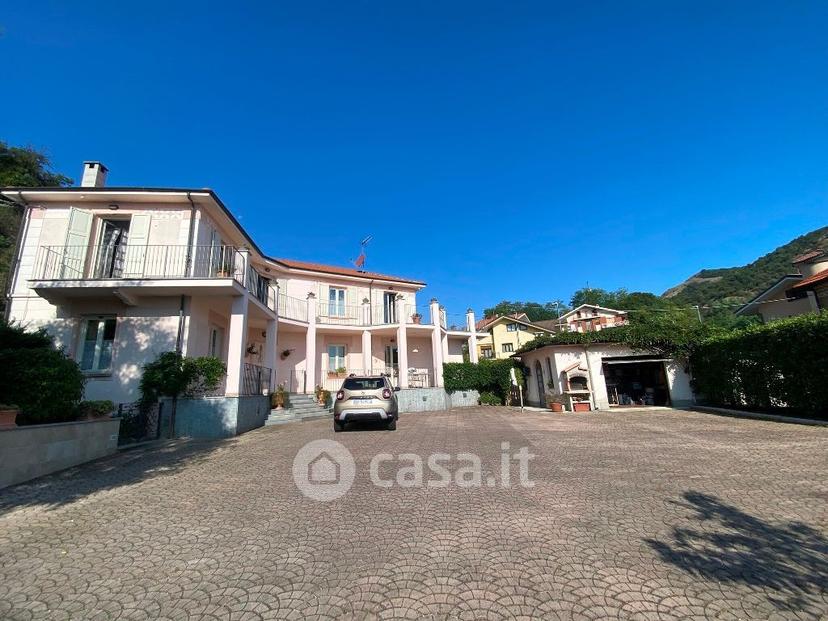 Villa in Piazza Libertà 5 — foto 13 di 34