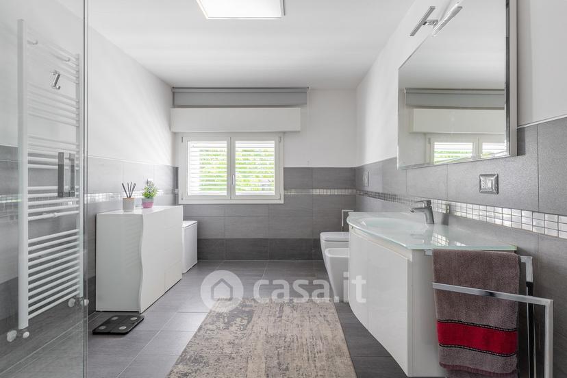 Villa in Via Benedetto Zallone 24 — foto 2 di 41