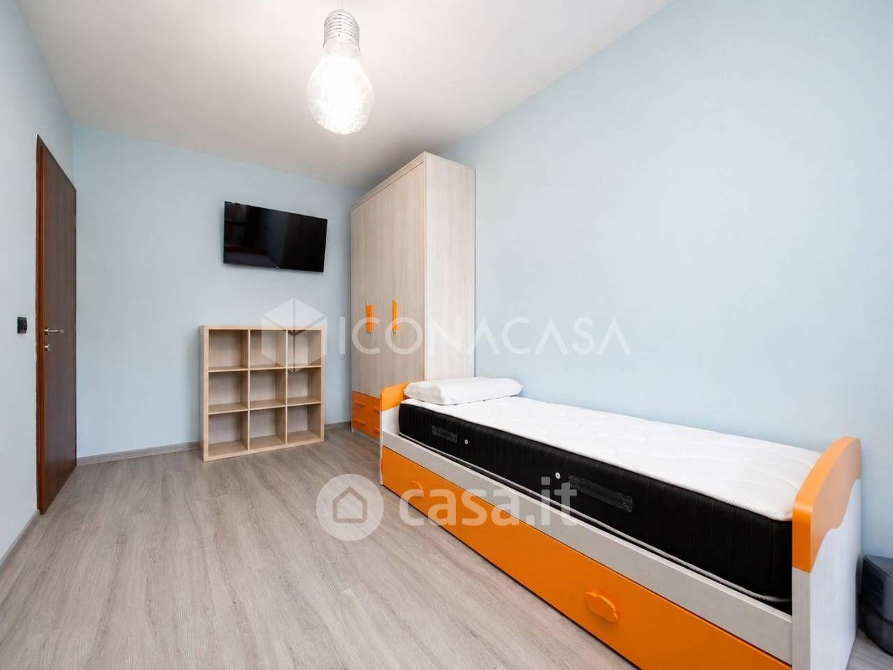 Trilocale in Via Stelloni Levante 26