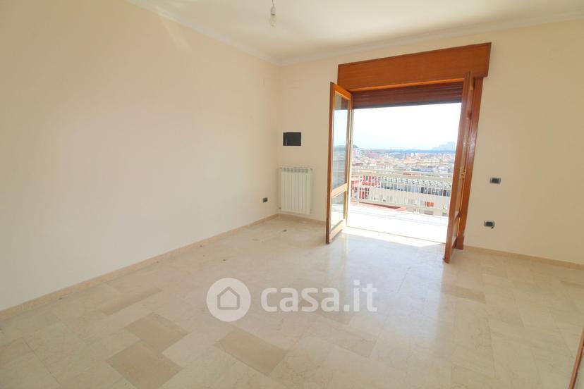 Trilocale in Via Ponti Rossi 188 — foto 2 di 19