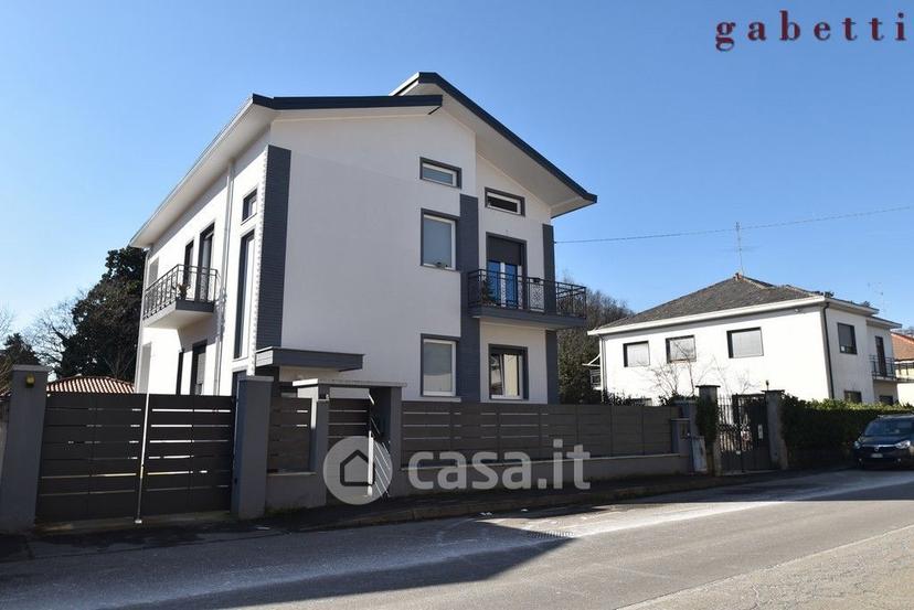 Villa in Via Gorizia 5 — foto 24 di 28