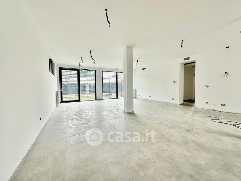 Villa in Via A. Gramsci — foto 3 di 12